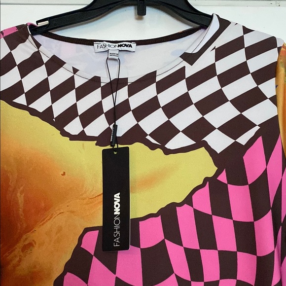 Vibrant Pink and Black Geometric Dress - Picture 2 of 3